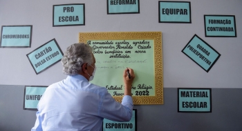 Em Trindade, Caiado entrega mais de R$ 1,5 milhão em benefícios para educação